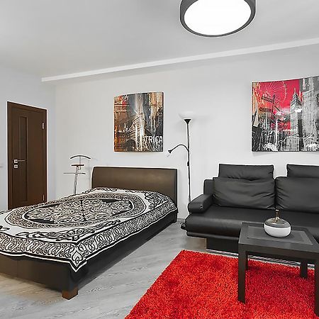 Swedish Studio At Myasnikova Apartment Minsk Ruang foto
